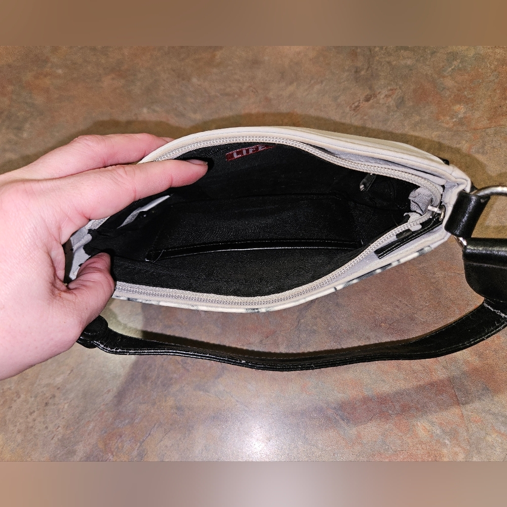 3/$20 💥TIME Purse - Picture 5 of 7